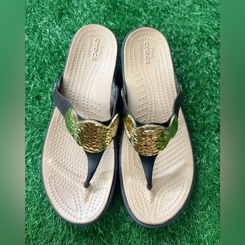 CROCS Sandals with Metallic Accent‎ Size 10